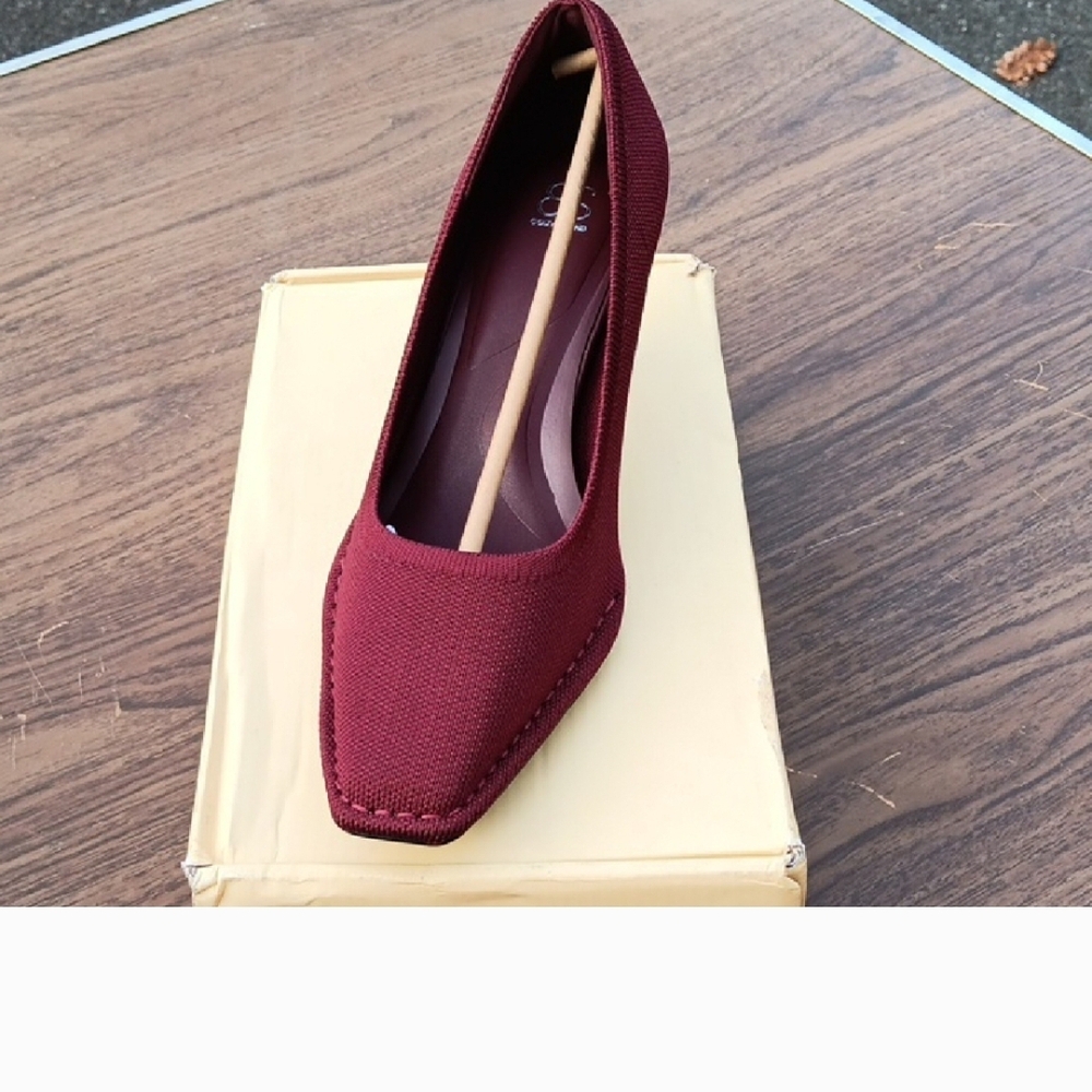 Chic Burgundy Women's Heel